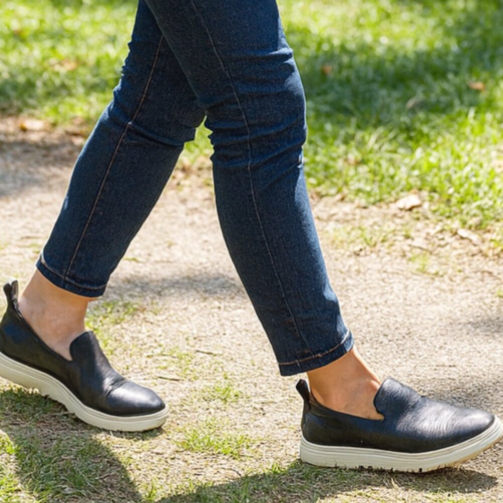 Vionic Women's Uptown Willa Leather Packable Loafers Black SZ 8-1/2W